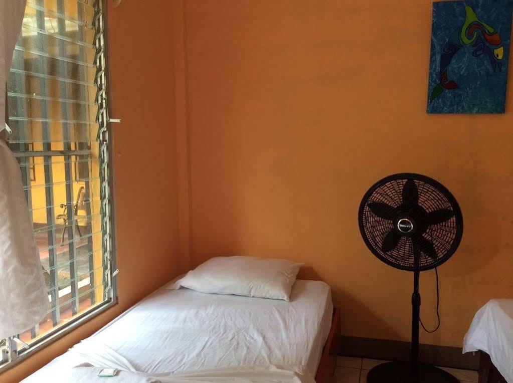Cabinas El Muellecito Tortuguero Exterior photo